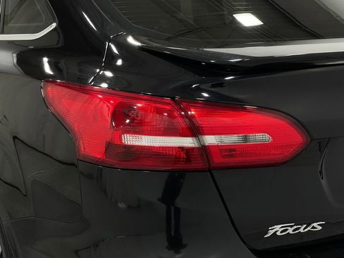 Used 2017 Ford Focus Titanium image 35