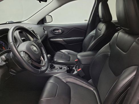 Used 2019 Jeep Cherokee Latitude Plus image 17