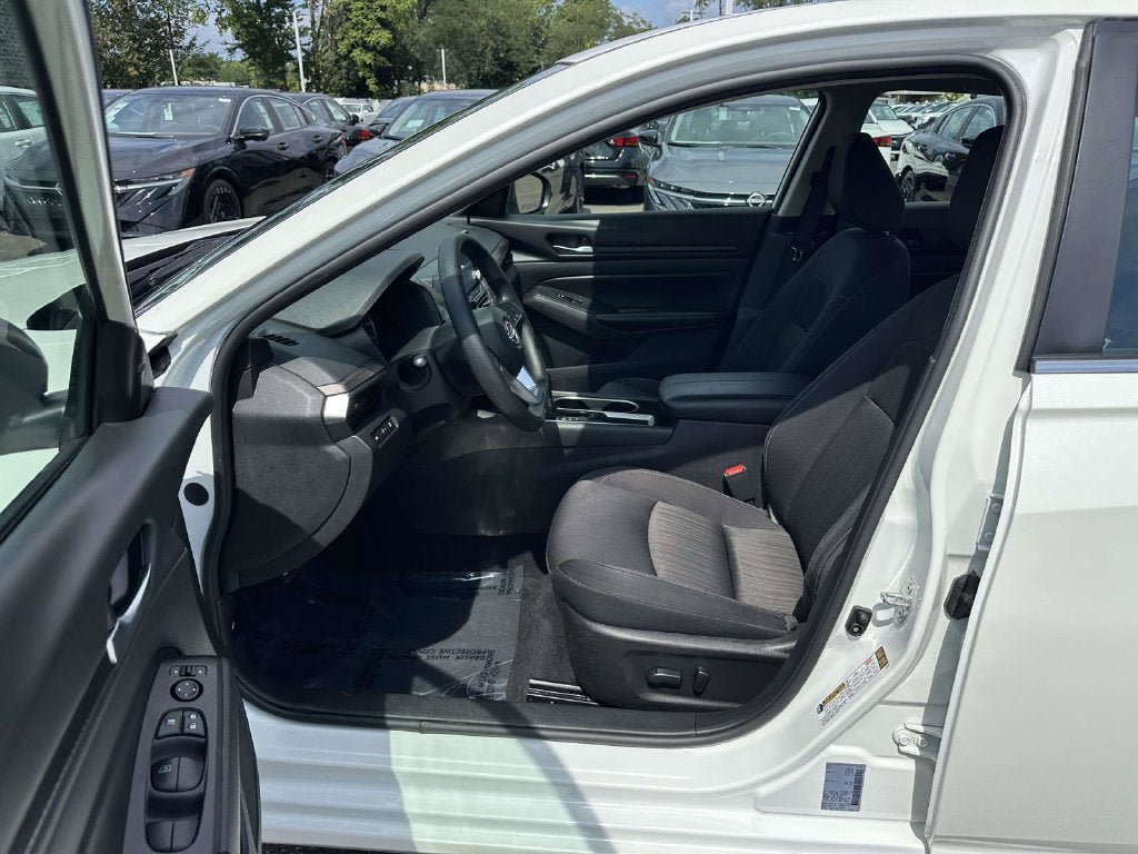 Certified 2024 Nissan Altima 2.5 SV FWD image 17