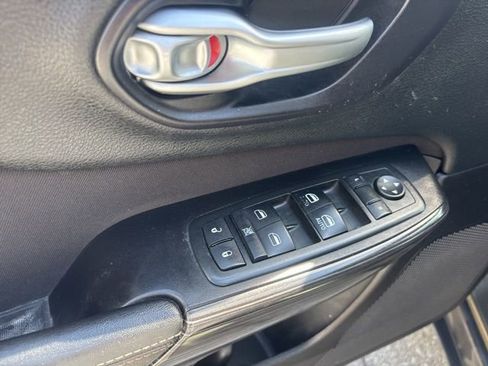 Used 2014 Jeep Cherokee Latitude w/ Comfort/Convenience Group AWD/4WD image 10