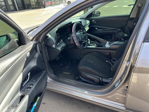 Used 2023 Hyundai Elantra SEL w/ Convenience Package image 7