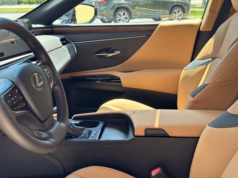Used 2025 Lexus ES 300h w/ Premium Package FWD image 14