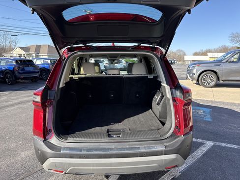 Used 2023 Nissan Rogue SV AWD/4WD image 13