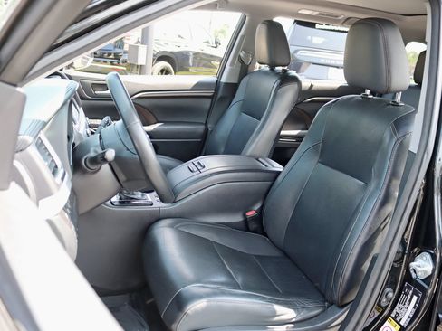 Used 2015 Toyota Highlander Limited Platinum AWD/4WD image 28