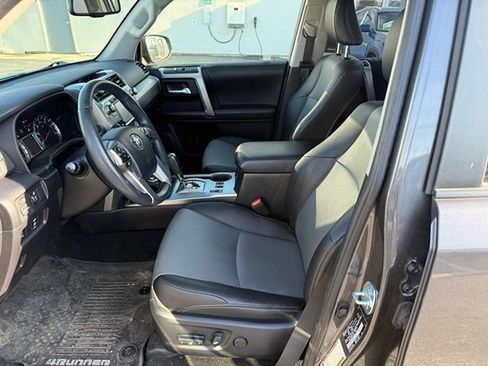 Used 2017 Toyota 4Runner SR5 Premium image 13