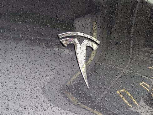 Used 2023 Tesla Model Y Long Range image 28