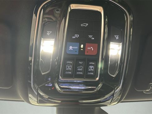 Used 2024 Jeep Grand Cherokee Overland image 30