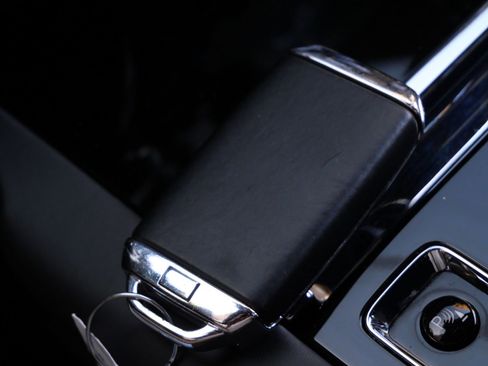 Used 2022 Rolls-Royce Cullinan Black Badge w/ Dark Exterior Package image 14