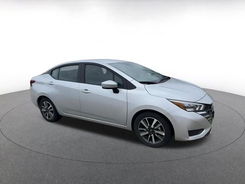 Used 2025 Nissan Versa SV image 2