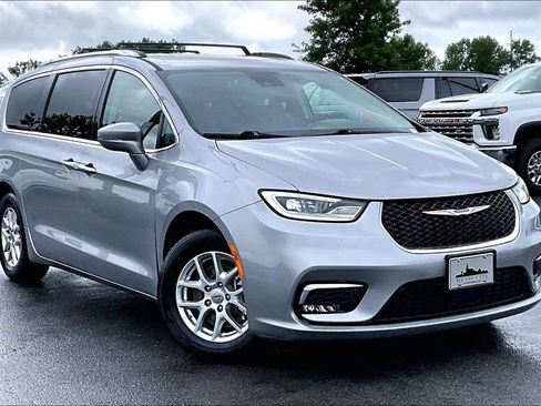 Used 2021 Chrysler Pacifica Touring-L FWD image 36