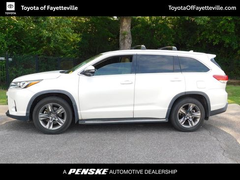 Used 2019 Toyota Highlander Limited Platinum FWD image 2