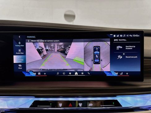 Used 2023 BMW i7 xDrive60 w/ Executive Package 2 AWD/4WD image 14