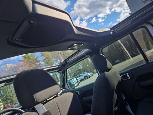 Used 2023 Jeep Wrangler Unlimited w/ Sun & Screen Package AWD/4WD image 19