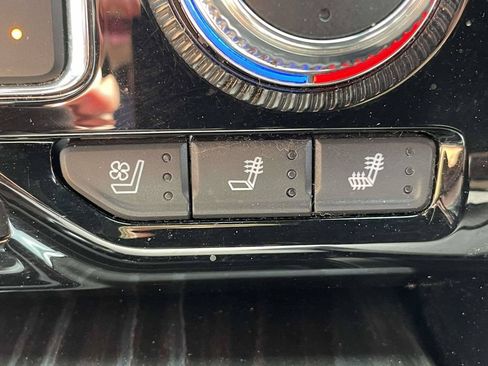 Used 2021 GMC Yukon Denali w/ Denali Premium Package AWD/4WD image 18