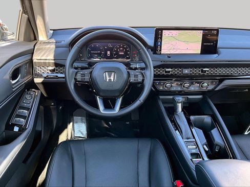 Used 2023 Honda Accord Touring image 6