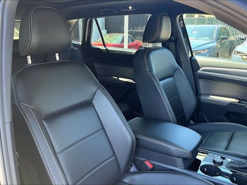 Used 2022 Volkswagen Atlas Cross Sport SEL R-Line AWD/4WD image 6
