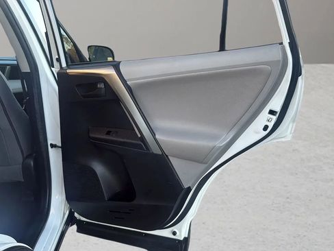 Used 2013 Toyota RAV4 XLE image 29