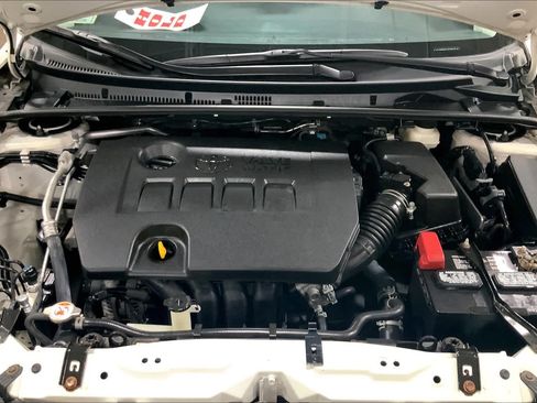 Used 2018 Toyota Corolla LE FWD image 32