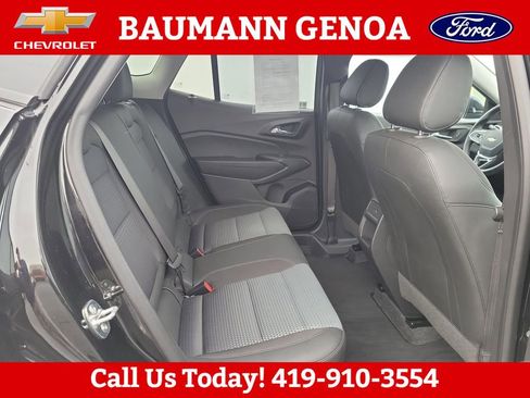 Used 2025 Chevrolet Trax LT w/ LT Convenience Package FWD image 14
