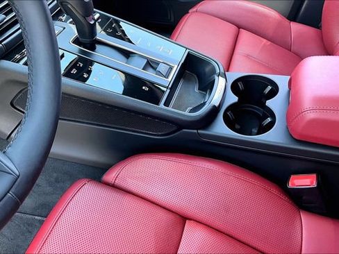 Used 2025 Porsche Macan AWD/4WD image 14
