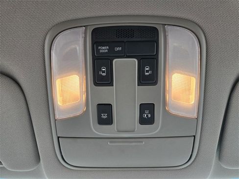 Used 2020 Kia Sedona EX image 22