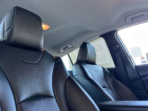 Used 2018 Toyota Prius Prime Premium FWD image 17