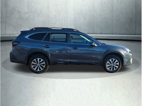 Used 2025 Subaru Outback Premium image 6