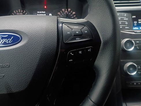 Used 2019 Ford Explorer XLT image 25