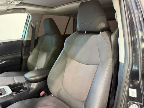 Used 2019 Toyota RAV4 XLE w/ Convenience Package FWD image 23