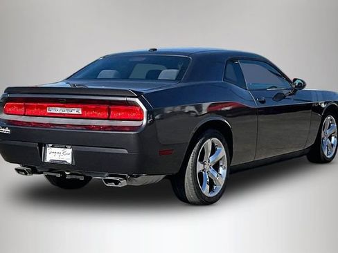 Used 2014 Dodge Challenger R/T RWD image 5