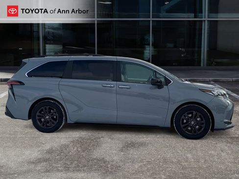 Certified 2024 Toyota Sienna XSE image 13
