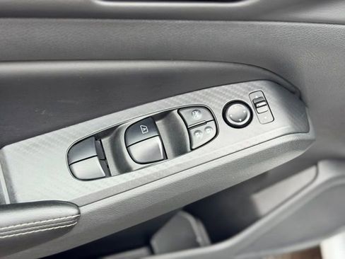 Used 2024 Nissan Altima 2.5 SV image 17