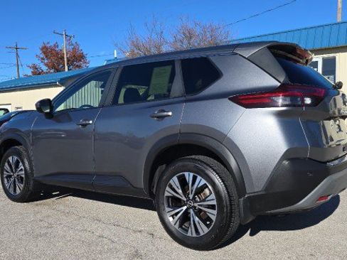 Used 2023 Nissan Rogue SV image 3