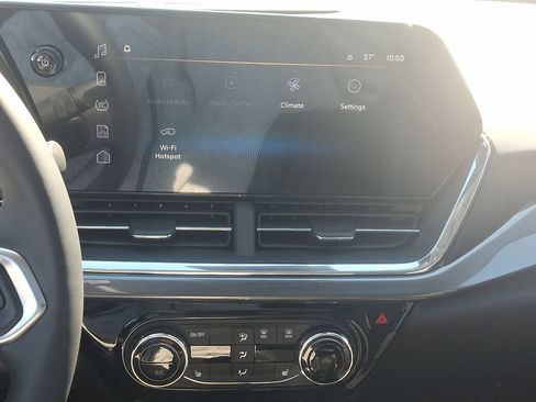 New 2026 Chevrolet Trax ACTIV w/ Sunroof Package FWD image 16