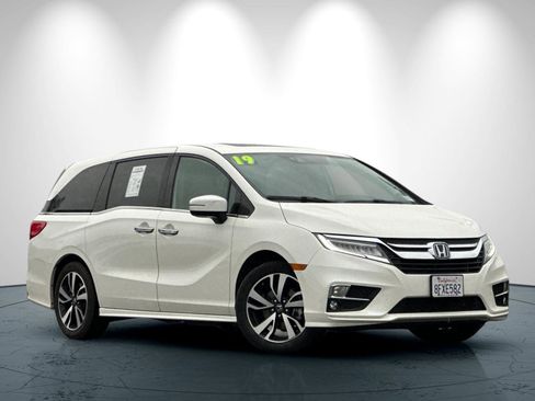 Used 2019 Honda Odyssey Elite image 2