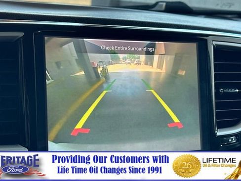 Used 2023 Chrysler Pacifica Touring-L image 20