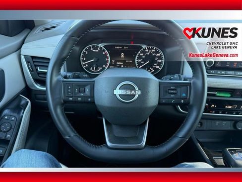 Used 2025 Nissan Rogue SV AWD/4WD image 39