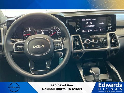 Used 2022 Kia Sorento LX FWD image 18