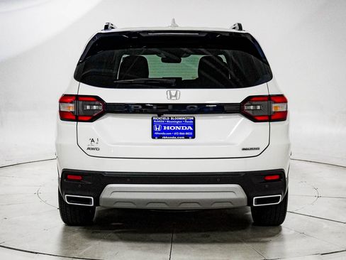 Used 2025 Honda Pilot Touring image 7