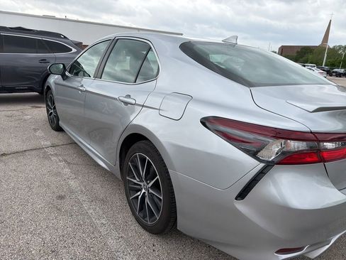 Used 2024 Toyota Camry SE image 6