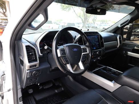 Used 2022 Ford F250 Lariat w/ Lariat Ultimate Package AWD/4WD image 3