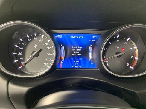 Used 2019 Maserati Levante GranLusso AWD/4WD image 30