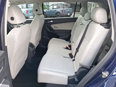 Used 2021 Volkswagen Tiguan SE w/ Panoramic Sunroof Package AWD/4WD image 11