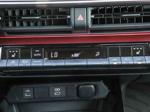 Used 2024 Toyota Prius Prime FWD image 20