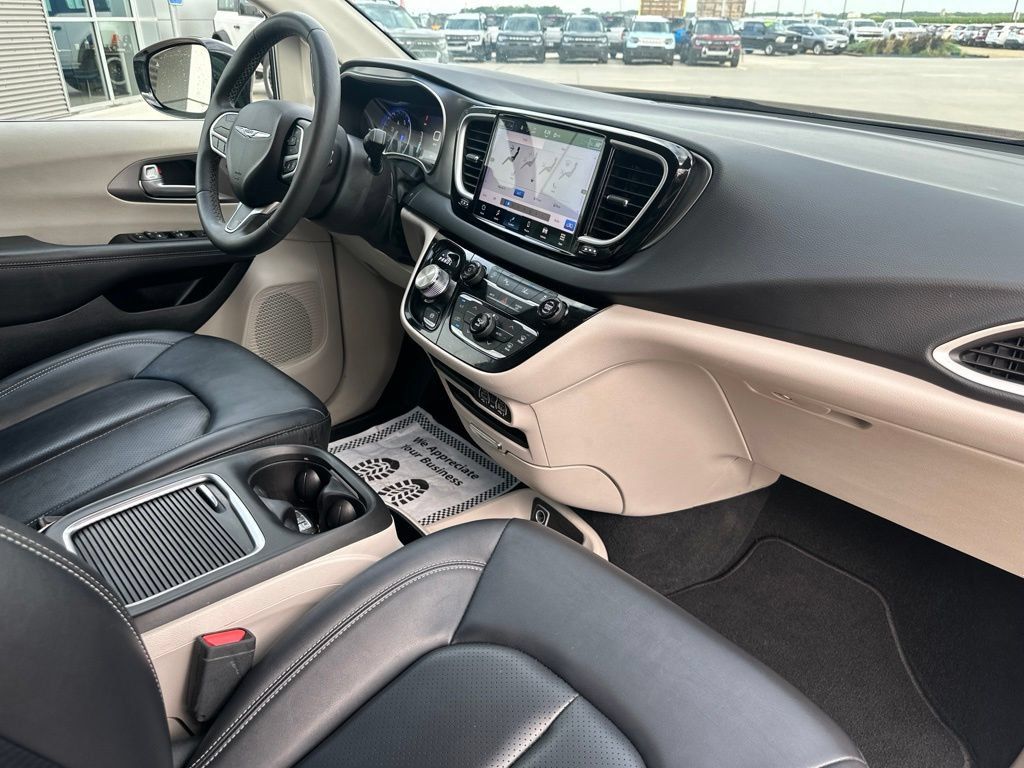 Used 2024 Chrysler Pacifica Touring-L FWD image 34