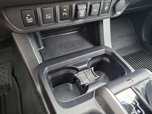 Used 2021 Toyota Tacoma TRD Off-Road w/ Technology Package AWD/4WD image 26