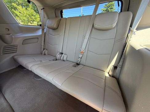 Used 2017 Cadillac Escalade Luxury AWD/4WD image 21