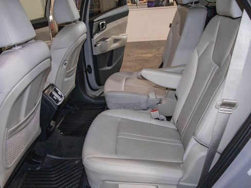 Used 2024 Kia Sorento EX w/ Panoramic Sunroof Package FWD image 15