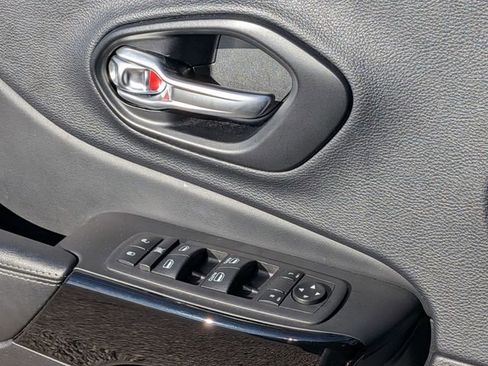 Certified 2023 Jeep Cherokee Altitude Lux image 15