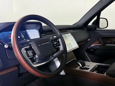 New 2025 Land Rover Range Rover Long Wheelbase SE image 7
